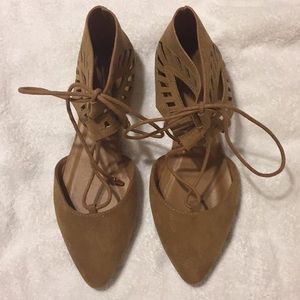 Ladies ankle shoes size 7.5 NWOT camel in color